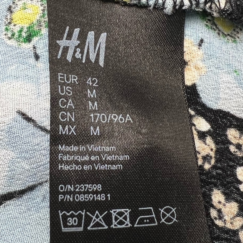 💐NWT H&M Floral puff sleeve tie front detail blouse/top - Picture 8 of 9